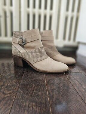 Freda Salvador Wrap Buckle Ankle Boots Booties Nude Cream Size 10
